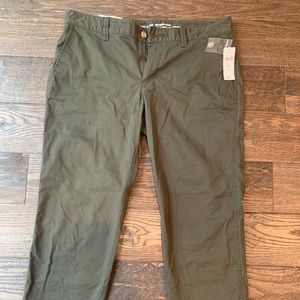 Gap NWT girlfriend chino size 6
